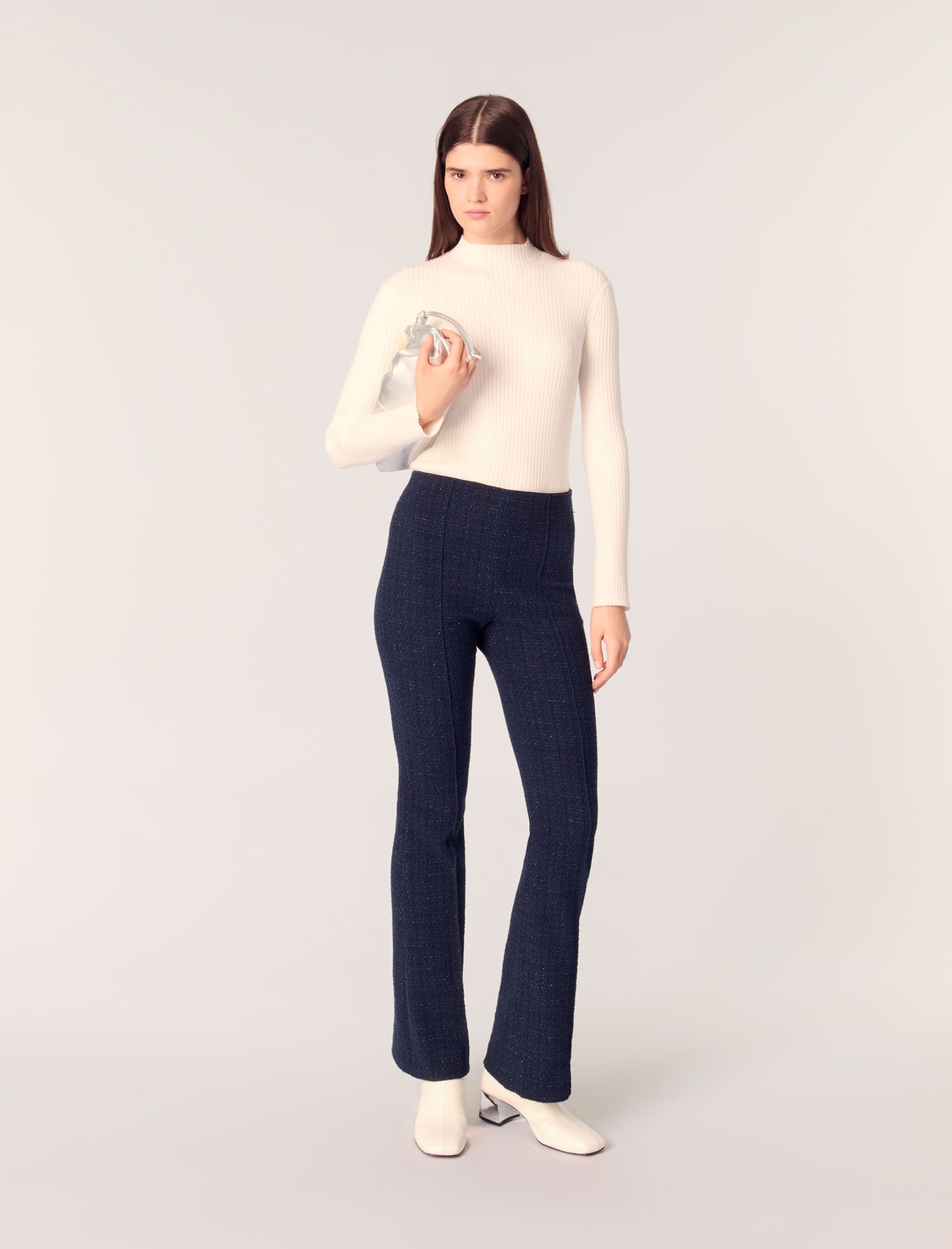 Quần tweed nhũ dáng ôm ống loe